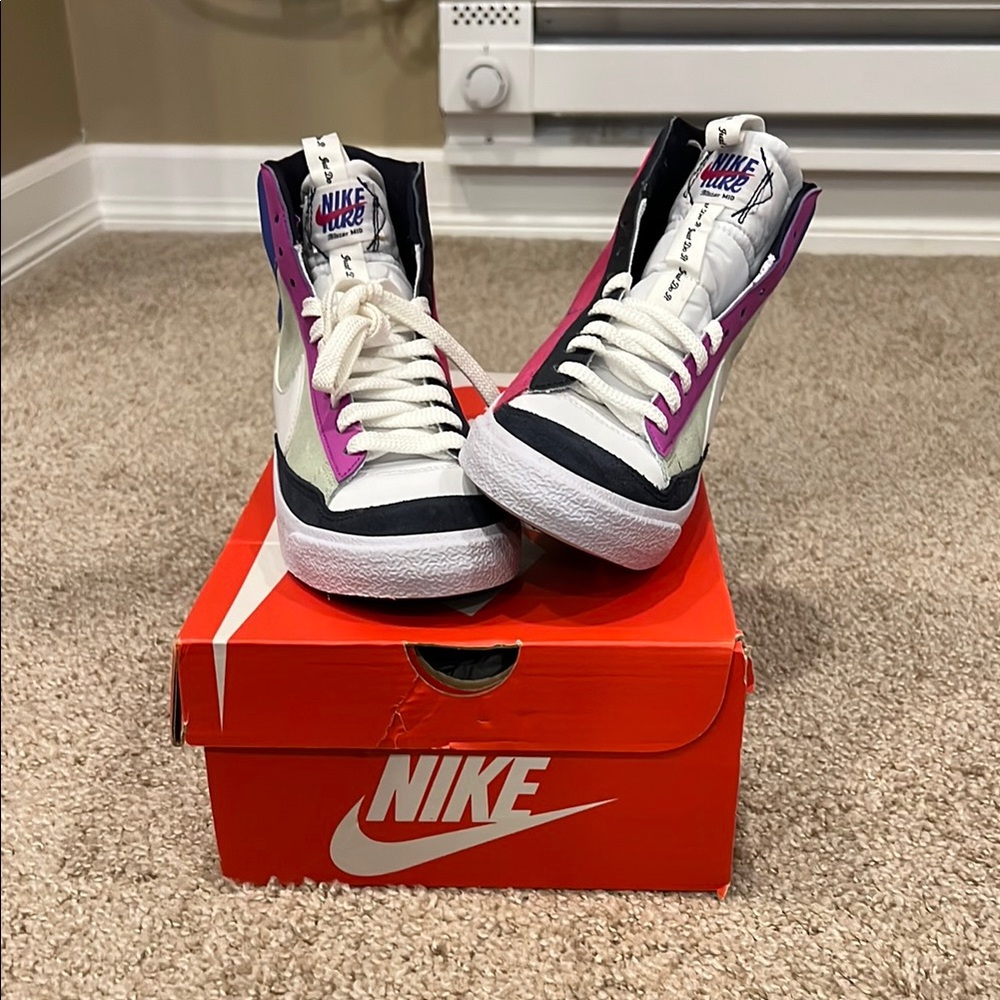 Nike High-Top Sneakers White and Purple Canvas